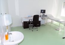 Qytetari nuk gjen asnjë mjek në repartin e Maternitetit i cili u hap para pesë dite në Spitalin e Podujevës