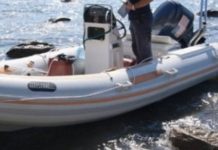 Italiani me gomone, thyen kufirin shqiptar