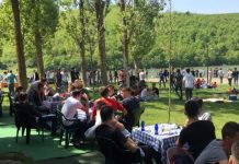 Tollovi në Batllavë, kështu po festohet 1 Maji (Foto)