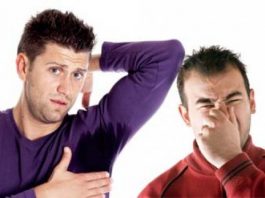 Në këto ditë të nxehta ja 3 mënyrat gjeniale për të shmangur djersitjen