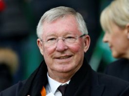 Alex Ferguson zgjohet prej komës, komunikon me familjarët