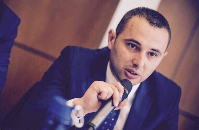 35156858_1826854294042784_7191000045032833024_n