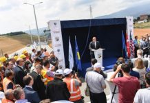 Harrohet 53 milionëshi: Kryeministri dhe ministri festojnë me ‘Bechtel Enka’