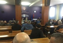 Kryetari i komunës së Podujevës Agim Veliu, mban takim me qytetarët