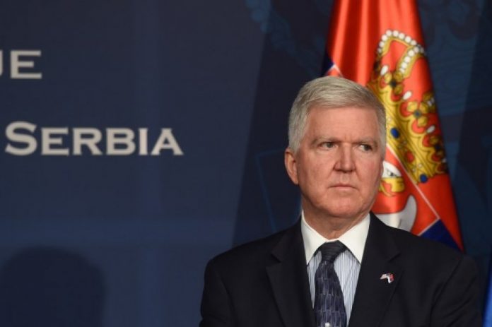 auto_kyle_scott_ambasadori_amerikan_beograd_-_tanjug1528195853