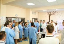 Neonatologjia bëhet me ultrazë për ekzaminim të foshnjave