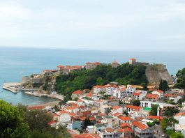 Ulqini me sqarim për pushuesit nga Kosova: Duhet të paguani taksë