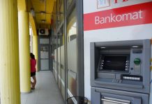 Tentojnë të vjedhin bankomatin me kamion në Prishtinë