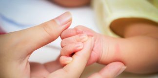 Për 13 vjet në Kosovë u lindën mbi 306 mijë fëmijë, 71 prej nënave ishin mbi 65 vjeçe