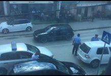 Policia në Podujevë e ka seriozisht, ia konfiskojnë lejen e vozitjes edhe një personi pasi kishte parkuar në zebra (Video)