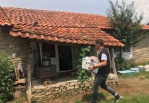 Ndihmohen me pako ushqimore disa familje nevojtare në Podujevë (Foto)