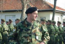 Oficerë e ushtarë të pakënaqur me kushtet braktisin Armatën e Serbisë
