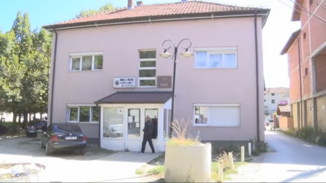 Zgjerimi i rrugës mbyll bibliotekën e vetme funksionale në Podujevë, reagon Vetëvendosje