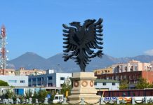 Pikëpamje të ndryshme në Tiranë rreth idesë për korrigjim të kufirit