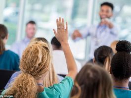 Studentet e mjekësisë në Amerikë mësojnë nga Youtube, i ikin metodës klasike