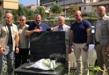 11 vjet nga vrasja e Triumf Rizës, kolegët e familja vënë lule tek vendi ku u vra