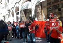 Bashkatdhetarët në Suedi protesojnë kundër idesë së Hashim Thaçit