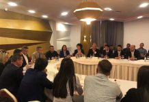 Mbahet tryeza e Rinisë Demokratike në Podujevë me temë – “Cilësia në Arsim dhe Sfidat e Rinisë në Tregun e Punës”