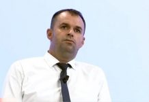 Reagon Shkumbin Demaliaj pas arrestimit