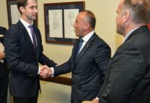 Haradinaj me senatorin amerikan: Kosova është gati ta ketë ushtrinë e saj