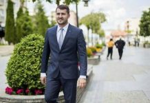 Deputeti i PDK-së që s’lë xhuma pa fal, sot është parë në Podujevë (Foto)
