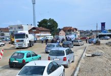 VV thërret protestë për zvarritjen e punimeve në rrugën Prishtinë-Podujevë, partitë tjera kundër