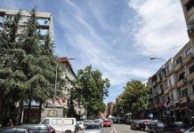 Gazeta franceze publikon hartën e Kosovës me “kufijtë e korigjuar”, Mitrovicën veriore e lë në Serbi