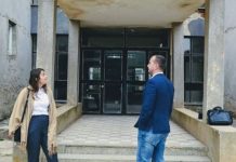 Kryetari i Kamenicës e gjen shkollën të mbyllur në orar të mësimit, paralajmëron masa ndëshkuese