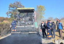 Asfaltohen mbi 2 kilometra rrugë në Dumnicë të Epërme