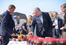 Veliu: Do të vazhdojmë të përkrahim bletarët edhe në të ardhmen