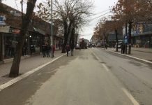 Mbyllet për qarkullim të veturave rruga kryesore në Podujevë