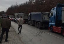 Kolona deri në tri kilometra në Merdare (Foto)