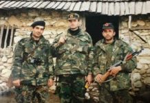 Komandanti i KFOR-it ngushëllon ministrin Berisha, për vrasjen e policit
