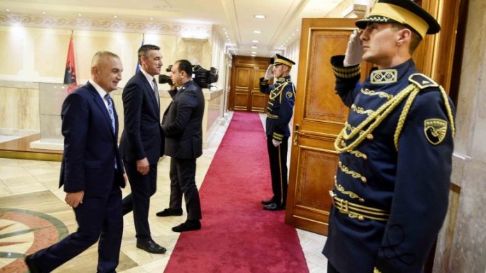 2017_10_11_Kryeparlamentari-Veseli-takoi-presidentin-e-Shqipërisë-Ilir-Meta-5-780x439