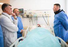 Kryeministri Haradinaj viziton në QKUK luftëtarin e lirisë