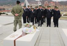 Policia e Kosovës nderon familjen Jashari në Ditën e Veteranit