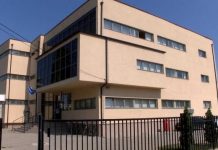 Ngritët aktakuzë për vëllanë që e goditi me gurë në kokë motrën e tij