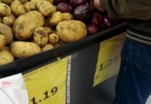 Pas bukës, rritet çmimi i patates dhe qepës