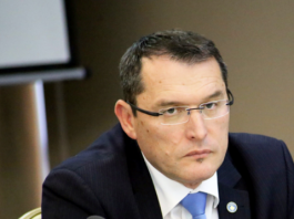 Bajram Gecaj: Nënkryetari i AAK-së po sillet si pula pa krye