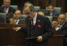 Posti që Engel mori në Kongresin amerikan gëzon liderët kosovarë, komentohet edhe në Serbi