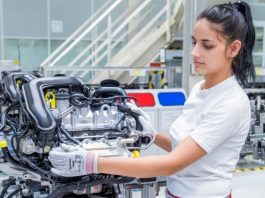 Vazhdon greva në fabrikën e Audit në Hungari, godet prodhimin në Gjermani