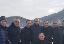 Deputeti i Vetëvendosjes zhytet nën akull në ujin e ftohtë të Batllavës