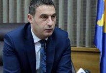 Ministri i Arsimit kërkon që mësimi të rifillojë nesër
