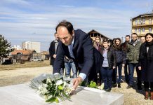 VV bën homazhe te varri i Adem Demaçit në 83 vjetorin e lindjes