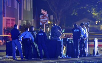 Dy të vdekur dhe gjashtë të lënduar nga goditja me veturë në SHBA