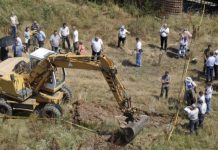 Vazhdojnë hulumtimet dhe gërmimet për varreza masive