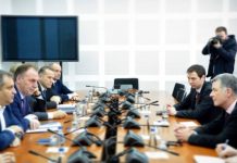 Limaj: Të gjithë na kërkojnë ta heqim taksën, edhe zyrtari i Qeverisë britanike, Richard Moore