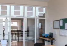 Vonohen arsimtarët, drejtori i mbyll për 30 minuta