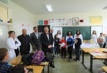 Kryhen vizita mjekësore të nxënësve në Podujevë: Veliu më gëzon fakti që gjendja e fëmijëve është e mirë