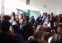 Pamje nga momenti i përleshjes në kuvendin zgjedhor të LDK-së